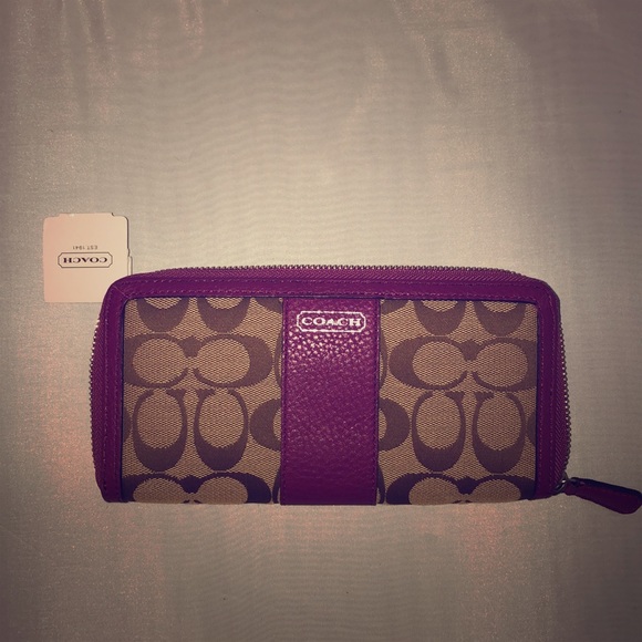 Coach Handbags - Coach wallet Coach Handbags - Coach wallet